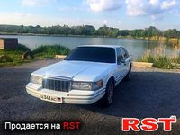 LINCOLN Town Car