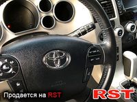 TOYOTA Sequoia
