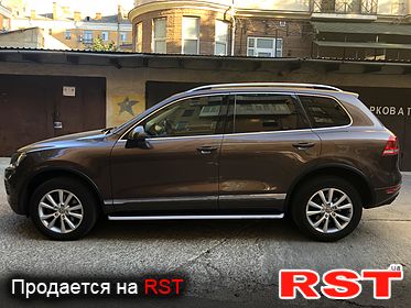 VOLKSWAGEN Touareg